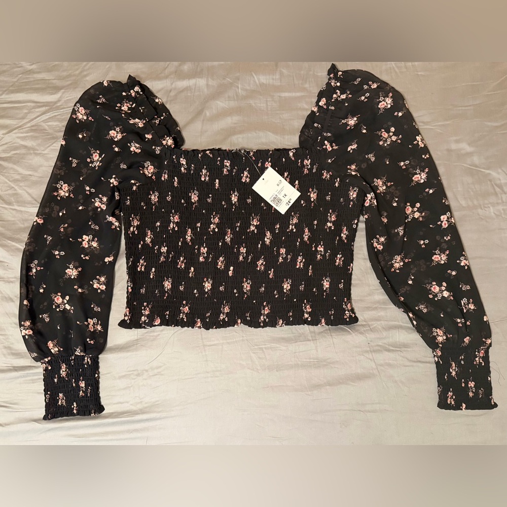 Forever 21 Black Floral Cropped Blouse